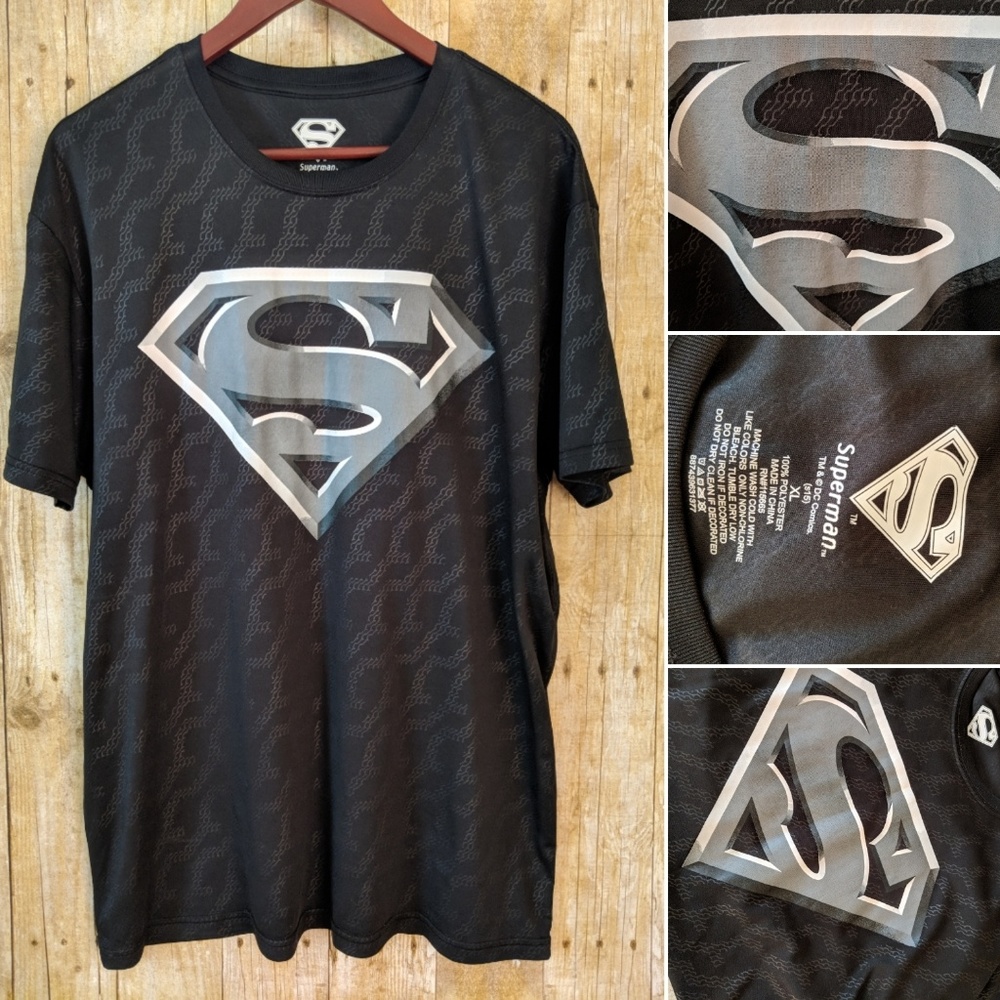 Men's Superman Tee. Size XL. TM & DC Comics.